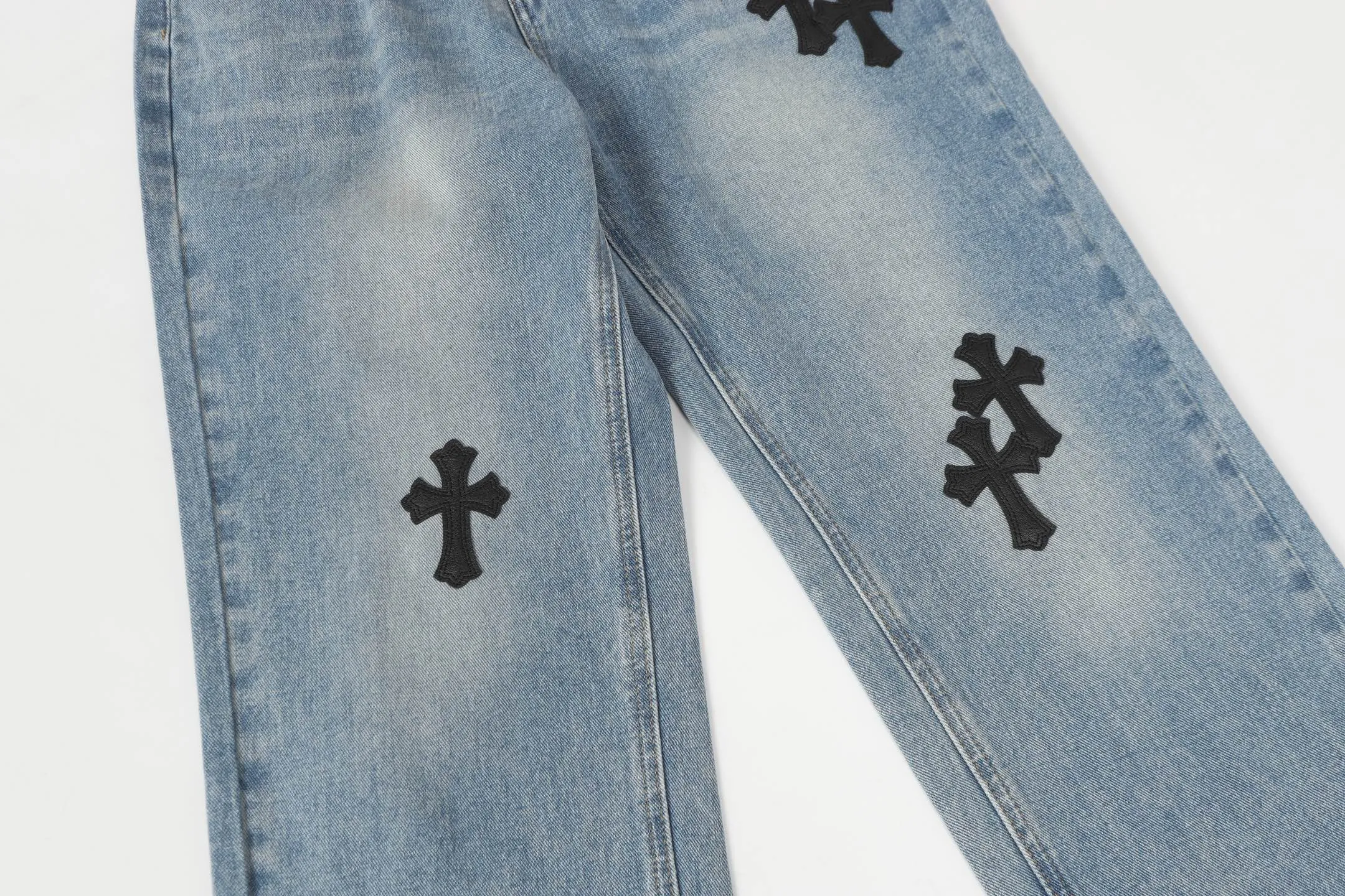 P260 Cross-border model, please do not place an order if you are pursuing quality - Chrome Hearts/Chrome Hearts Cross ✝️ Inlaid embroidered washed jeans, trousers and casual pants - High weight, high density and high quality. The wool is soft, delicate and skin-friendly. It feels soft and silky. It has excellent warmth and skin-friendly properties. - Customized weaving and dyeing, no color difference. No matter the fabric or workmanship details, it beats the ordinary version on the market - Hardware zipper accessories are all customized, full of details -Colour: washed blue -Size: 28 30 32 34 36